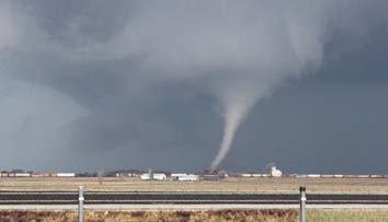 VIDEO: Slabé tornádo na hraniciach Slovenska a Česka. Odborníci zisťujú, akú malo silu