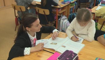 Školy sa sťažujú, že nedostanú toľko asistentov učiteľa, koľko im treba. Podľa odborníkov systém treba nastaviť inak