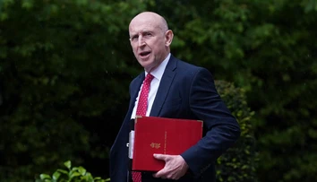 Britský minister obrany Healey podal demisiu pre spory o vojenské výdavky