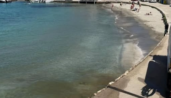VIDEO: V obľúbenej chorvátskej lokalite vypustili do mora fekálie. Kúsok odtiaľ sa kúpali ľudia