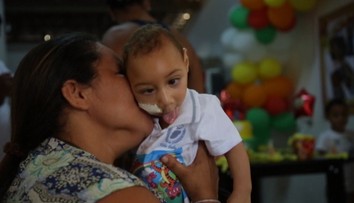 Ako vyzerajú deti narodené s vírusom Zika po roku? Pohľad na ne láme srdce