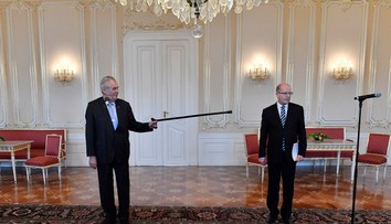 Zeman opäť perlil. Vulgárne sa vyjadril na adresu premiéra Sobotku