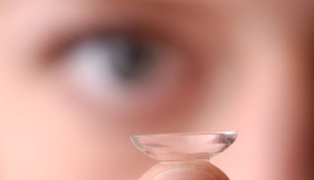 Začervenanie a bolesť oka nemusia byť banalitou. Zriedkavé ochorenie môže viesť k slepote