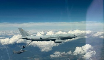 FOTO: Historický moment pre pre pýchu nášho letectva. Stíhačky F-16 prvýkrát tankovali za letu nad územím Slovenska