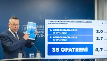 Vláda urobila pri zrušení sviatkov chybu, ktorá poteší zamestnancov. Ministerstvá si problém prehadzujú ako horúci zemiak