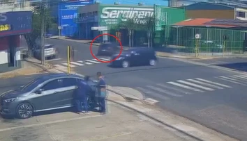 VIDEO: Kamera zachytila neuveriteľnú nehodu. Žena predviedla kaskadérsky kúsok ako z filmu
