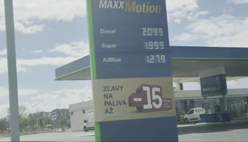 Rovnakých 100 eur, no v nádrži o 18 litrov menej. Palivá na Slovensku prelomili psychologickú hranicu