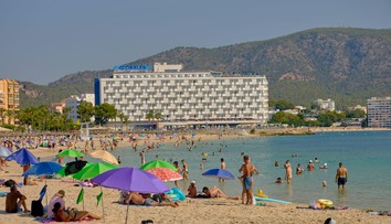 Na Malorke tiekla krv: Ľudia vyskakovali z mora, napádali ich rybky