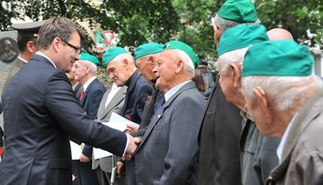 SNS vyzýva Most-Híd, aby vymenil štátneho tajomníka rezortu obrany Róberta Ondrejcsáka