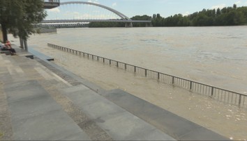 Výletné lode zrušili plavby, Dunaj bol nečakane rozbúrený. A pritom v Bratislave nepršalo