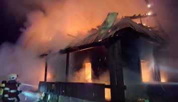 V Terchovej nadránom zhorela drevenica. Škodu vyčíslili na desiatky tisíc eur