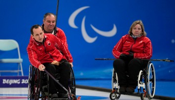 Slovenskí curleri na vozíku postúpili do bojov o cenné kovy. Stretnú sa so Švédskom, ktoré v základnej skupine zdolali