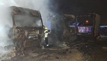 Úmyselne zapálili štyri nákladiaky v Michalovciach. Škoda je v státisícoch