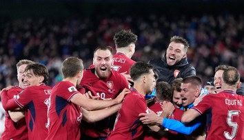 Česko zvládlo ďalšiu penaltovú drámu a oslavuje postup na MS po dvadsiatich rokoch. Bosna zaskočila Taliansko