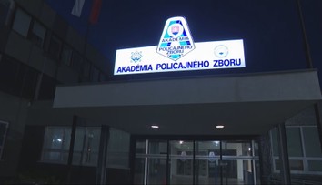 Brat postrelenej kadetky skončil na súde. Za dobýjanie do Mikulcovho domu mu hrozí väzenie