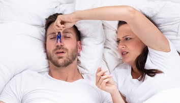 Po 30 sa mu asi nevyhnete: Zisťovali sme, ako sa dá vyriešiť chrápanie