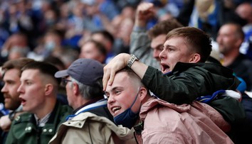 Britský pokus sa podaril. Zo 60-tisíc účastníkov pilotných podujatí sa nakazilo covidom 15