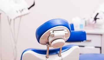 Šokujúci prípad z Česka. Zubár zneužíval fotky maloletých pacientiek, dostal len podmienku