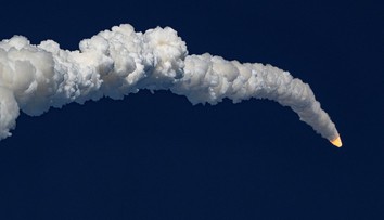 FOTO+VIDEO: Štart rakety k Mesiacu očami fotografov. Pozrite si všetky kľúčové momenty začiatku misie Artemis II