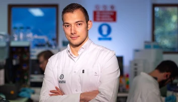 Budúcnosť liečby rakoviny? Jeden z najúspešnejších mladých slovenských vedcov verí v silu jedinej infúzie