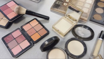 Správny odtieň líčenia je kľúčom dokonalého mejkapu. Vizážistka prezradila, na čo si dať pozor