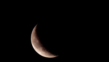 Úplné zatmenie Krvavého mesiaca a Kukuričný spln čakajú Slovensko cez víkend. Obloha sľubuje fascinujúce divadlo