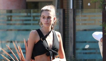 Na 16-ročnej dcére Cindy Crawford visia aj nohavice. Je zase tenšia