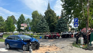 Ako z akčného filmu. Polícia opísala naháňačku, po ktorej je niekoľko zranených a tri zdemolované autá