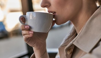 Prekvapivý efekt obľúbeného nápoja. Môže vás chrániť pred žlčovými kameňmi