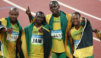Usain Bolt prišiel o medailu z Pekingu, jeho štafetový kolega dopoval