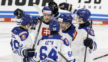 Od obhajoby trofeje ich delí posledný krok. Slováci ťažili z výborného úvodu, Lotyšom nedali šancu