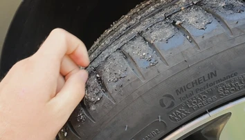 Nadávky a hromženie na opravovanej ceste pri Podhájskej. Vodiči si nespoznali kolesá