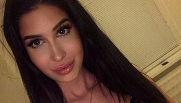 Exfarmárka Karin ukázala vylepšené prsia. Prvá fotka hore bez