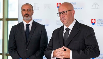 Generálny riaditeľ ŽSR Alexander Sako sa vzdal funkcie. Hovorí o politickom tlaku na jeho rodinu