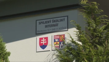 Študenti si majú zbaliť kufre a odísť z internátu. Kraj tvrdí, že nikoho nenúti