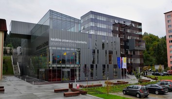 Študenti musia platiť školné, aj keď nemajú výučbu. Univerzita v tom problém nevidí