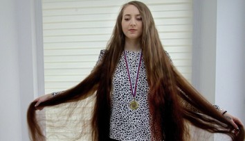 Najdlhšie vlasy Slovenska má mladé dievča z Prievidze. Zapísali ju do knihy rekordov