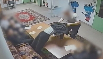 Šokujúce videá z maďarskej polepšovne: Riaditeľ deti kopal a hádzal na zem