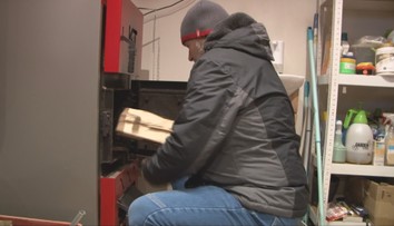 Zostali bez energopomoci. Ministerka časom nevylučuje peniaze aj pre domácnosti kúriace drevom či uhlím