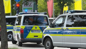 Možná rukojemnícka dráma v nemeckej banke. Muž s nožom zabil zamestnanca
