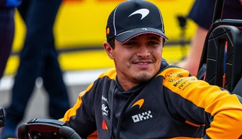 Majster sveta F1 čelí nenávisti na internete. Na stranu Norrisa sa postavil konkurenčný tím: Nemožno to tolerovať
