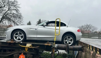 Kuriózne parkovanie v Seredi. Polícia hľadá vodiča, ktorý zaparkoval na nákladnom vozni