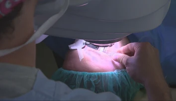 VšZP odhalila nelegálne praktiky jednodňových chirurgií. Odmieta s nimi podpísať zmluvu