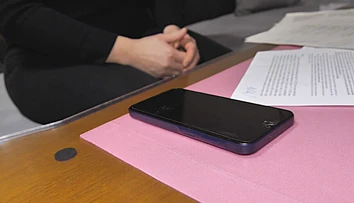 Cez jeden telefonát ju pripravil o úspory, na jej meno navyše zobral úver. Banka chce od nej splátky
