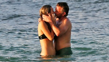 Milovník žien Sean Penn prichytený v náručí mladej herečky. Mohol by jej byť otcom