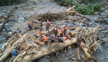 Ničivé povodne a zosuvy pôdy si v juhovýchodnej Ázii vyžiadali už najmenej 600 obetí