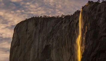 Príroda vo svojej plnej kráse. V Yosemitskom národnom parku sa zjavil ohňopád