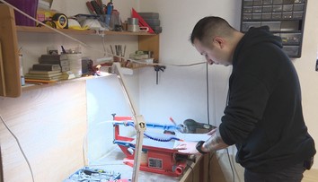 Z predajcu autodielov sa stal umelec, ktorý to dotiahol až po vlastnú výstavu. Jeho dielo má aj Sagan