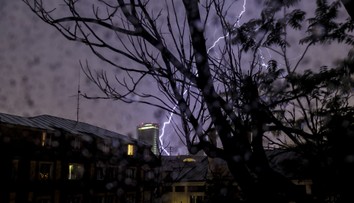 Na Slovensko prichádzajú silné búrky. Pozor na jednu vec, mnohí ju robia automaticky