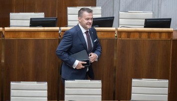 Ministra investícií Migaľa zatiaľ neodvolajú. Mimoriadnu schôdzu sa nepodarilo otvoriť